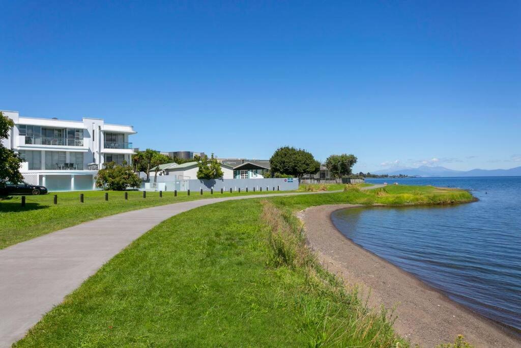 Waimahana - Luxury By The Lake Lago Lago Taupo Esterno foto